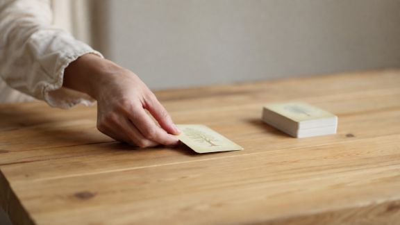 Décrypter les messages spirituels derrière un tirage d'oracle