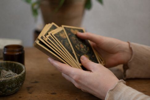 Pourquoi purifier régulièrement ses cartes améliore vos tirages
